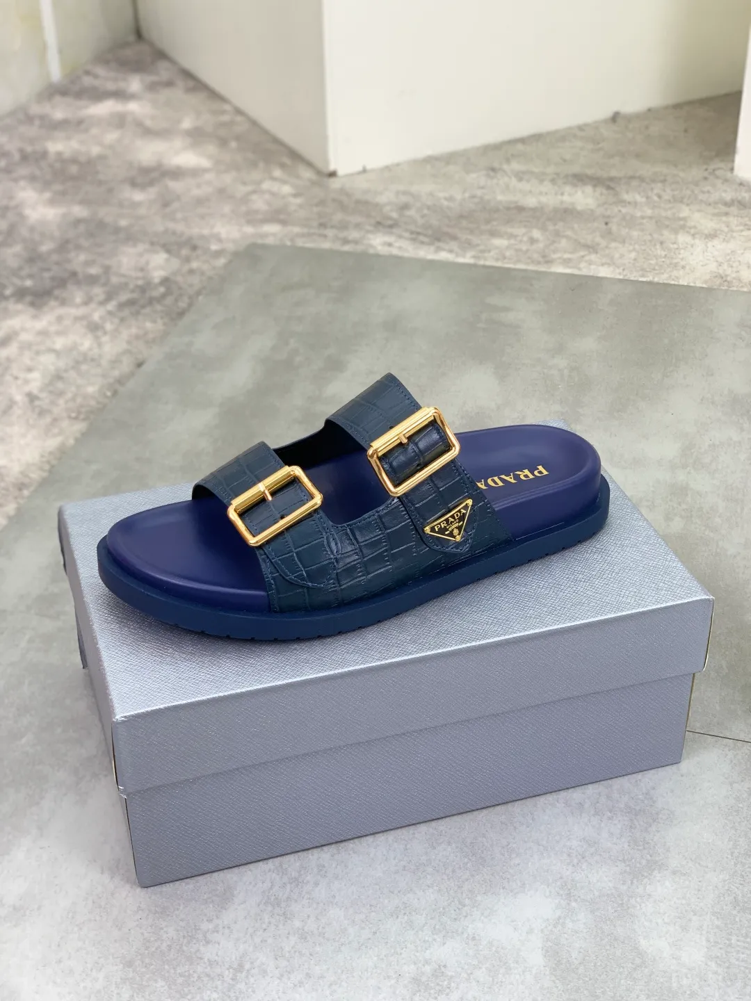 Men's shoes 💰P340💰【New style】🎁🎁🎁 PRADA Prada's new casual slippers, original official website, perfect workmanship, transmitting a kind of noble luxury, sublimating its definition of luxury in Prada's high-end extraordinary craftsmanship. Original combination outsole, code number: 38-44 (45 customized) Multiple colors 🉑️ to choose from